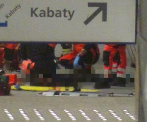 Tragedia na stacji Politechnika. Dramatyczna akcja służb na oczach pasażerów