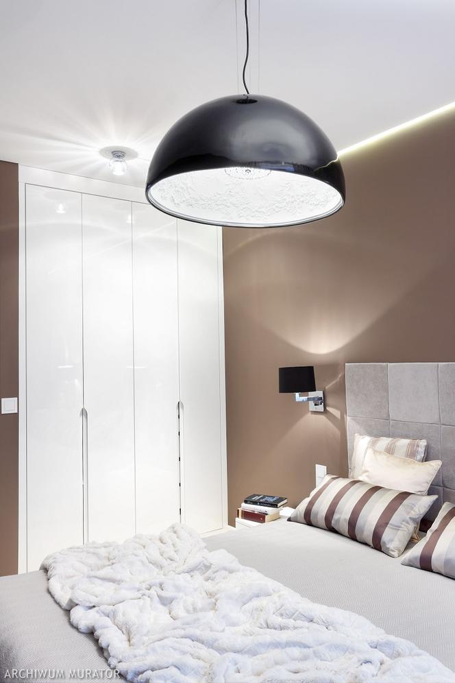 Sypialnia i brązowy kolor ścian