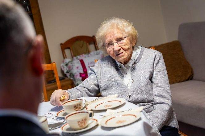Pani Jadwiga z Bydgoszczy nie zwalnia tempa! 100 lat życia i radość w każdym dniu