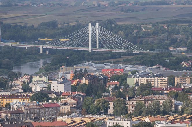 Przemyśl: -758 osób