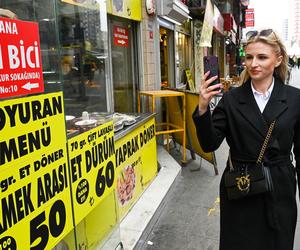 Aniołek Matusińskiego próbuje słynnej kanapki Tombik w Stambule. Super Express sprawdza, czy turecki kebab zasmakował Małgorzacie Hołub-Kowalik