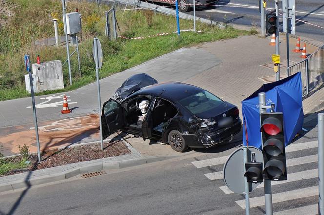 Śmiertelny wypadek z udziałem karetki! Kierowca nie miał szans