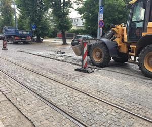 Trwa naprawa torowiska na Wybickiego w Grudziądzu