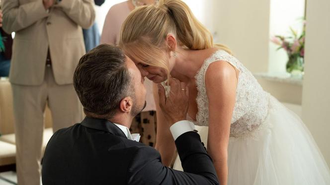 Barwy szczęścia, odcinek 2803: Dominika i Sebastian będą mieli dziecko?! Kowalski tuż po ślubie ogłosi dobrą nowinę