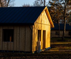 Odbudowa domków fińskich na Polu Mokotowskim