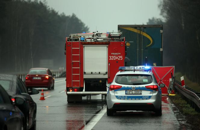 Wyżne: Czołowe zderzenie ciężarówki z osobówką. Są ranni! 