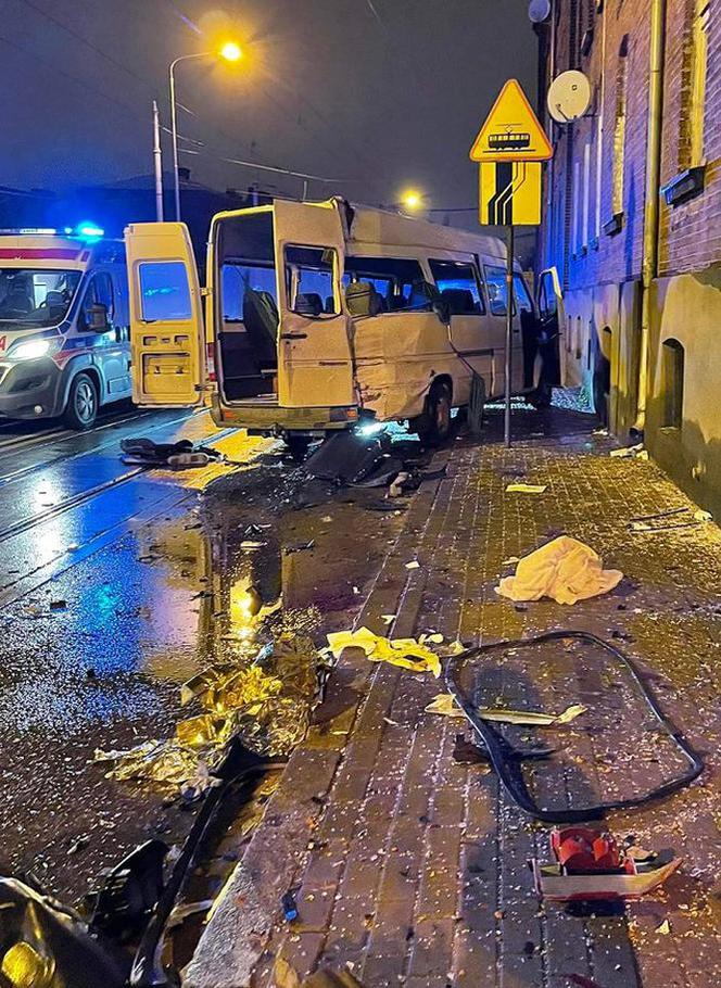 Łódź. Pięcioro rannych w wypadku na Widzewie. 30-latek nie ustąpił pierwszeństwa busowi