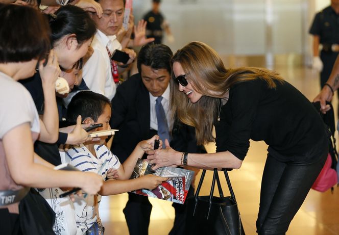 Angelina Jolie kończy 50 lat! Zobacz, jak się zmieniała