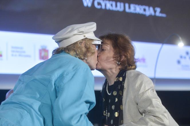 Emilia Krakowska i Iga Cembrzyńska pocałowały się