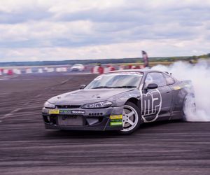 SkillZone Festiwal - motoryzacyjne emocje na lotnisku w Mielcu