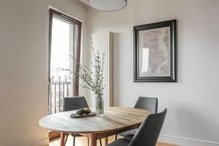 54-metrowe mieszkanie w Warszawie