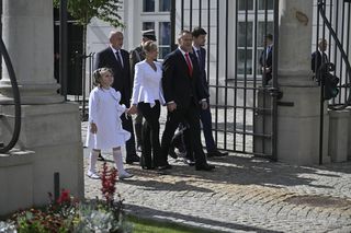 Przejście do Pałacu Prezydenckiego. Pierwsza dama się przebrała 