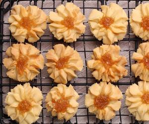 Kruche ciasteczka słoneczka – przepis, który zawsze wywołuje uśmiech. Zrób je w 20 minut