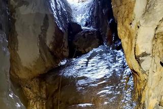 Utknęli w jaskini w Tatrach. Ratownicy TOPR ruszyli na ratunek