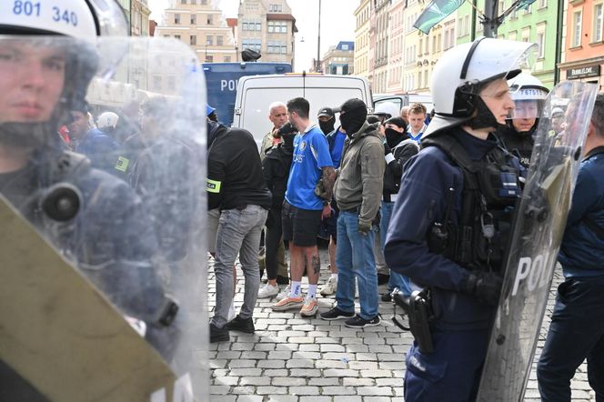 Kibice Chelsea i Real Betis zdewastowali rynek we Wrocławiu
