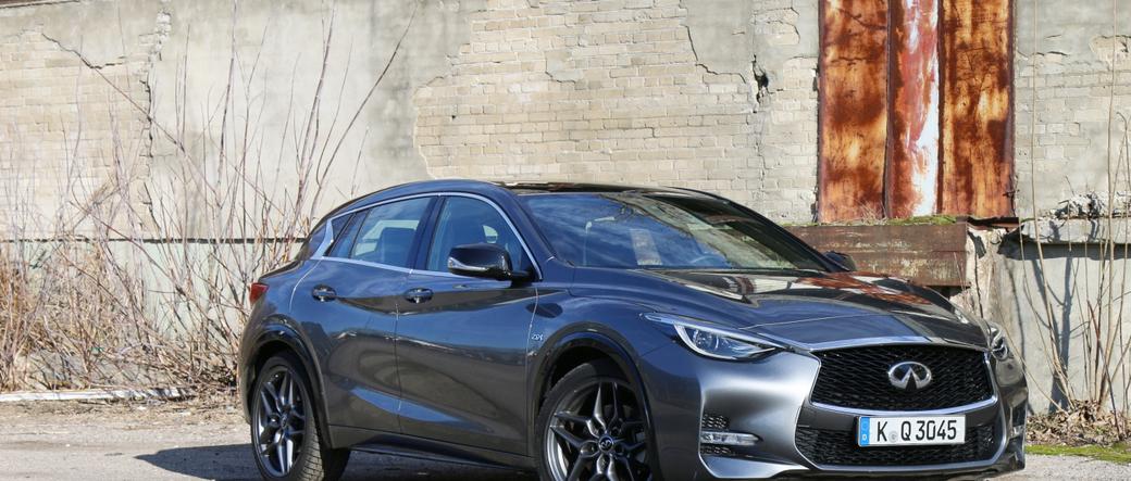 Infiniti Q30 Sport 2.0 Turbo AWD