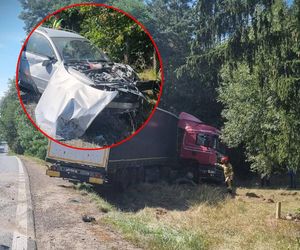 Dramat na drodze. 5 osób rannych pod Przysuchą. Tir roztrzaskał się z osobówką