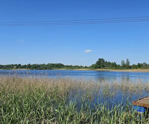 Było, zniknęło i... powróciło. Zobacz magiczne jezioro Track na obrzeżach Olsztyna [ZDJĘCIA]