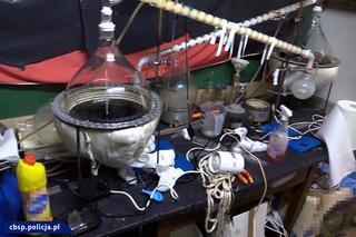 Policja zlikwidowała laboratorium amfetaminy pod Warszawą! [ZDJĘCIA]