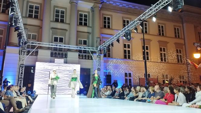 RADOM FASHION SHOW