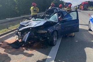 BMW zderzyło się z tirem na autostradzie A2