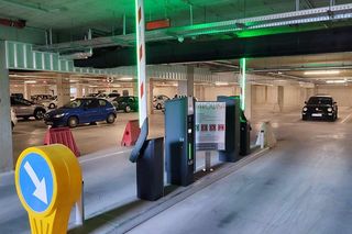 Szlabany już zamontowane. Parking pod Galerią Starówka będzie płatny [ZDJĘCIA]