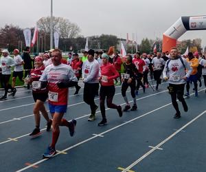 Ponad 400 biegaczy i kijkarzy uczciło w Radomiu Święto Niepodległości