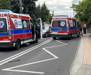 Rozjechał autem ludzi na przystanku! Pilna akcja w Wawrze, są ranni!