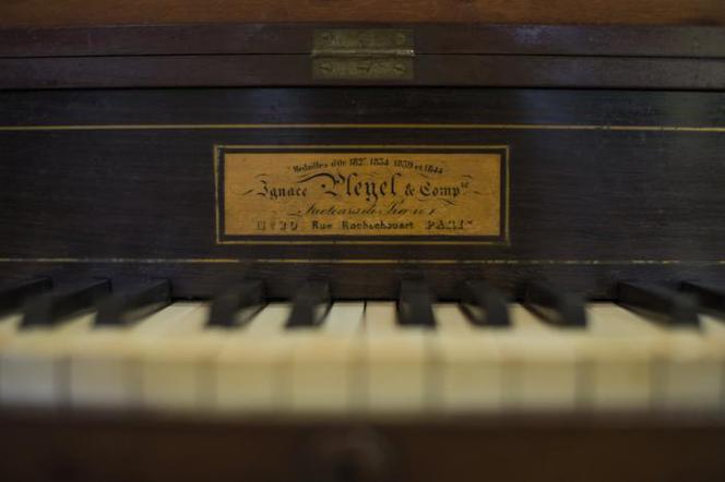 Pianino z autografem Chopina trafiło do Warszawy