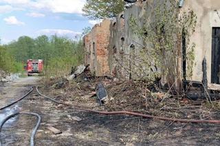 Pożar zabytkowej wieży ciśnień w Rucianem-Nidzie. Nad miastem unosiły się ogromne kłęby dymu [ZDJĘCIA]