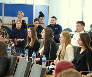 Debaty siedleckiej młodzieży ze szkół podstawowych i średnich odbyły się w ramach kampanii profilaktycznej Widzę Rozmawiam Reaguję 2025