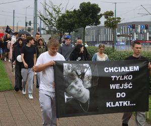 Setki osób upamiętniły Oliwiera. 20-latek zmarł po interwencji policji. Zabili go jak zwierzę