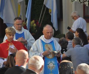 Najbardzej pobożne rejony świętokrzyskiego. Ilu wiernych ze świękrzyskiego uczęszcza na msze i przystępuje do Komunii? 