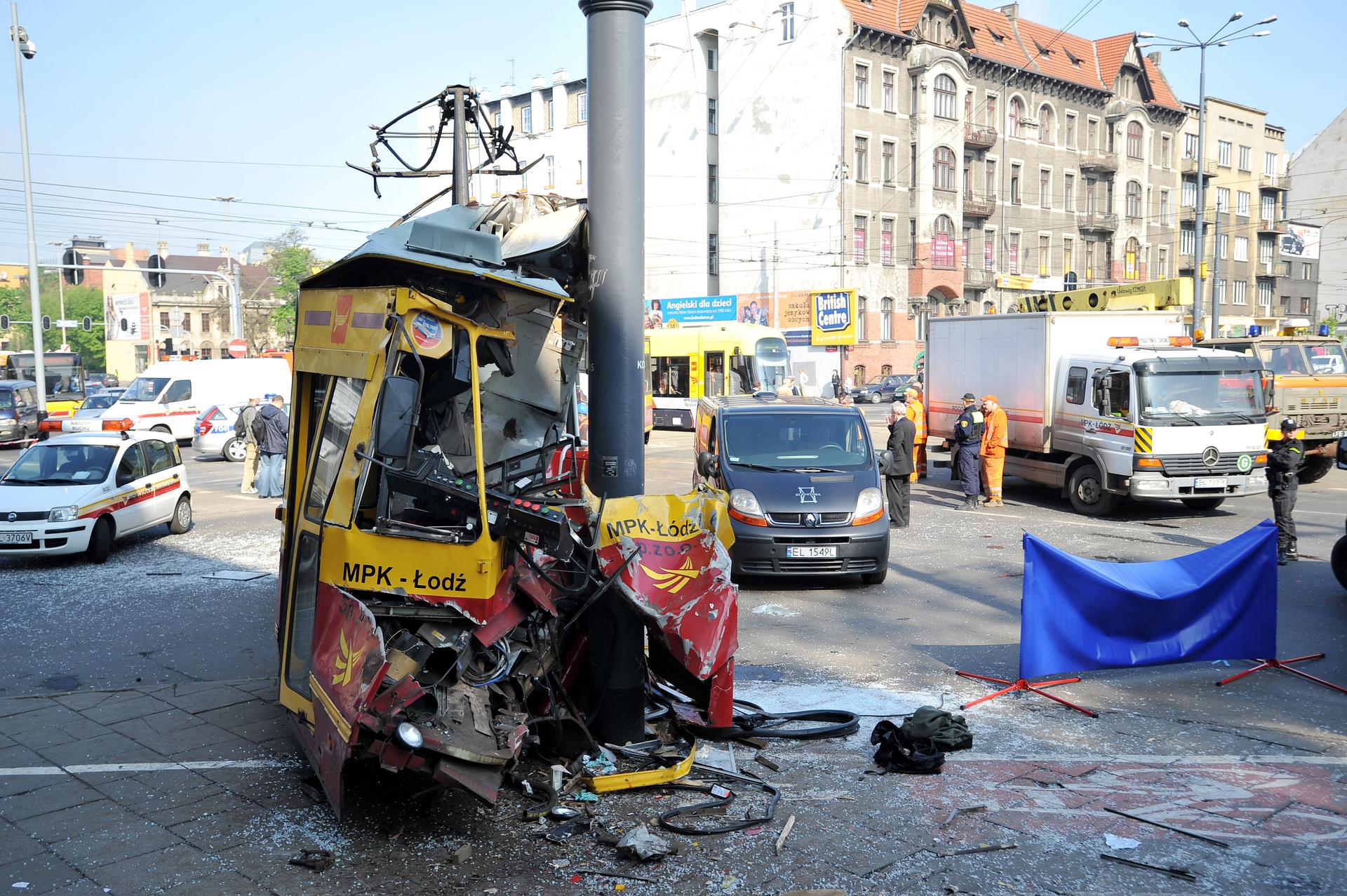 Łódź Tragiczny Wypadek Tramwaju Nie żyje Motorniczy 11 Rannych