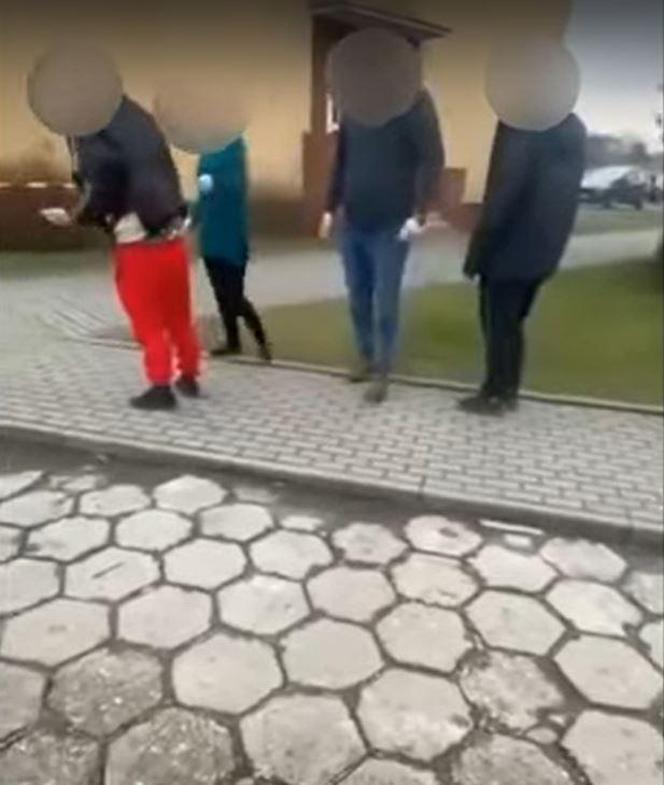 Ojciec ucznia wymierzył sprawiedliwość napastnikowi przed szkołą w Grodkowie
