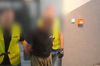 Ruszył z szablą na policjantów! Miał też granaty