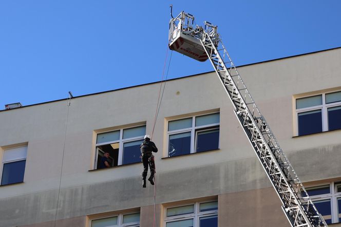 Strażacy z woj. lubelskiego odwiedzili pacjentów Uniwersyteckiego Szpitala Dziecięcego w Lublinie