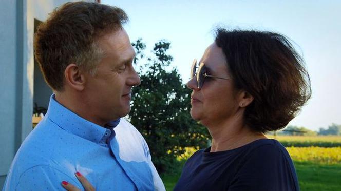 M jak miłość odcinek 1404, Marysia (Małgorzata Pieńkowska), Artur (Robert Moskwa)