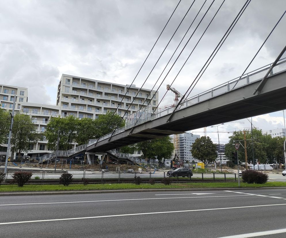 Kolejna kładka do likwidacji w Warszawie. W jej miejscu powstanie przejście naziemne