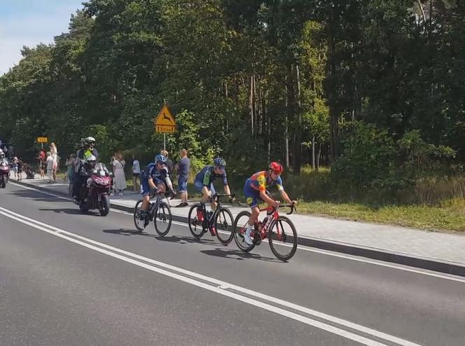 W Henrykowie koło Leszna kibice czekają na kolarzy 80. Tour de Pologne 