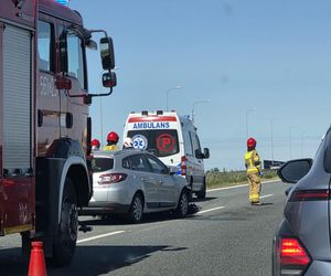 Zderzenie dwóch aut na S5 w Żninie! Trzy osoby trafiły do szpitala [ZDJĘCIA]