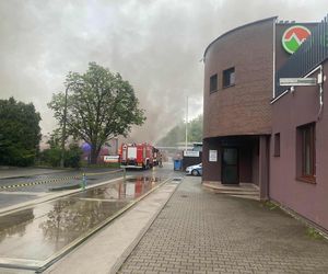 Wielki pożar hali w Gliwicach! Chmura dymu nad miastem