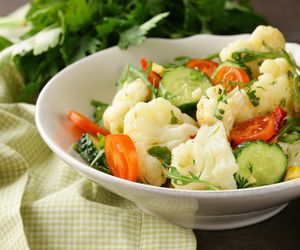 Szybka i łatwa sałatka z kalafiora do wszystkiego