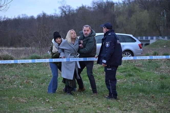 Pierwsza miłość, odcinek 3815: Marta (Honorata Witańska), Emilka (Anna Ilczuk), Bartek (Rafał Kwietniewski)
