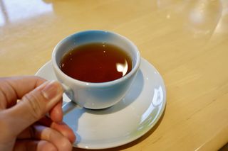 Zielona herbata inna niż wszystkie? 6 kluczowych korzyści prażonej hojichy