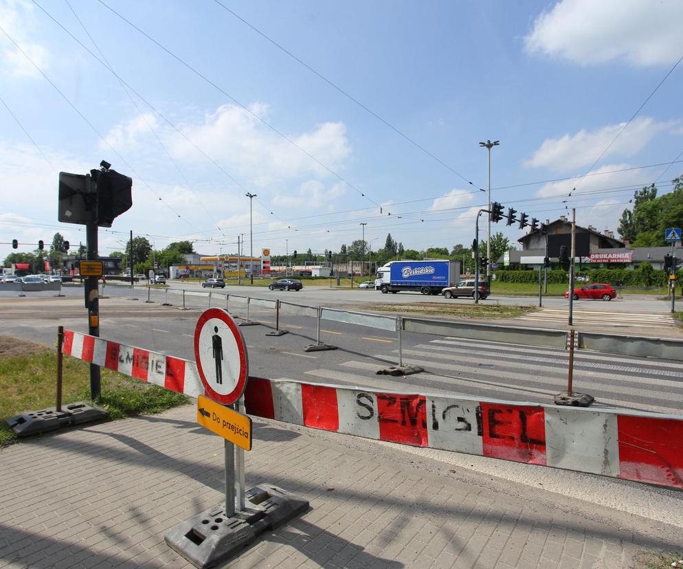 Remont torowiska na skrzyżowaniu Włókniarzy i Legionów w Łodzi