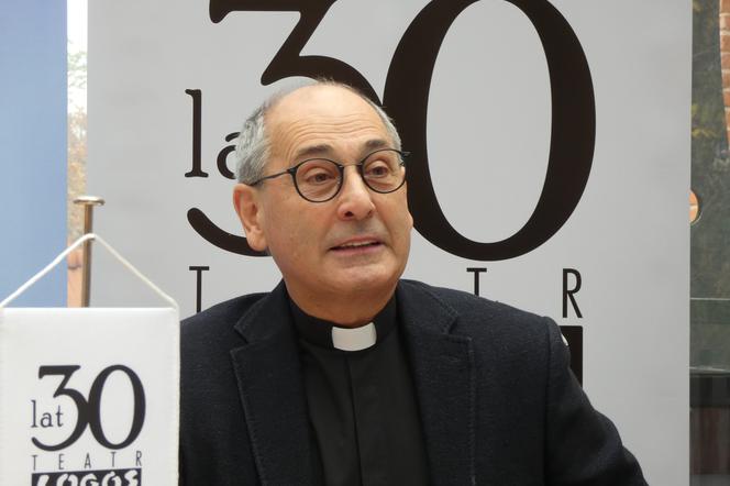 Ks. Waldemar Sondka zapowiada 30-lecie teatru Logos