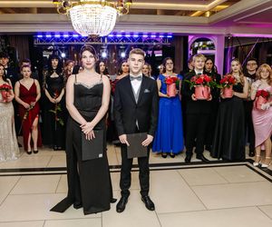 Wyjątkowa studniówka maturzystów z ZSP Ornontowice. Były eleganckie kreacje, tańce i dobra zabawa