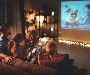Telewizor czy projektor? Jak wybrać telewizor, a jak projektor z ekranem?