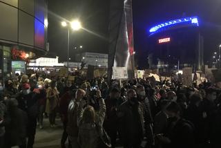 Strajk kobiet w Sosnowcu. Tłumy na ulicach! Wsparcie karetek, medyków i taksówkarzy